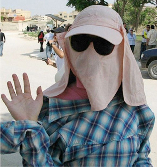 Mặc gì ra đường giữa tiết trời nắng 40 độ?