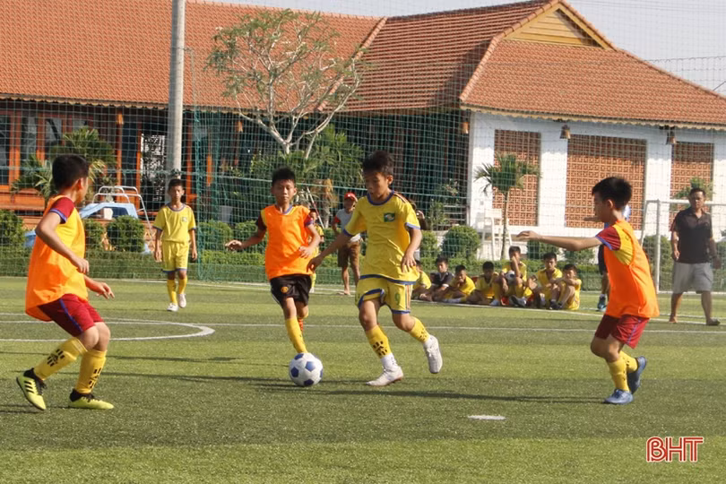 Nhi đồng Hà Tĩnh thua đậm nhi đồng SLNA trước thềm Cúp Milo