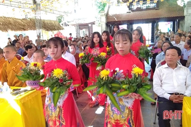 Hàng ngàn tăng ni, phật tử dự Đại lễ Phật đản tại chùa Tượng Sơn