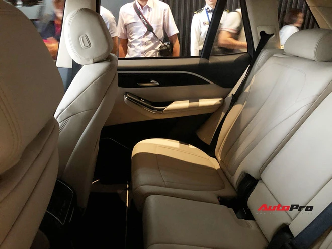 Khám phá chi tiết Lux V8 - SUV mạnh nhất của VinFast không phải ai cũng mua được