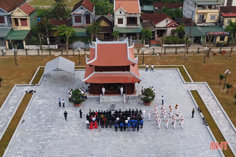 Hà Tĩnh trang trọng tổ chức lễ báo công với Bác Hồ