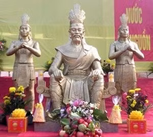 "Các Vua Hùng đã có công dựng nước. Bác cháu ta phải cùng nhau giữ lấy nước"