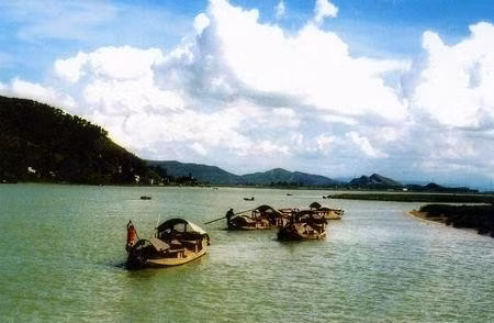 Dân ca xứ Nghệ gắn liền với mỗi ngọn núi, con sông và ăn sâu trong tiềm thức của người dân Nghệ - Tĩnh