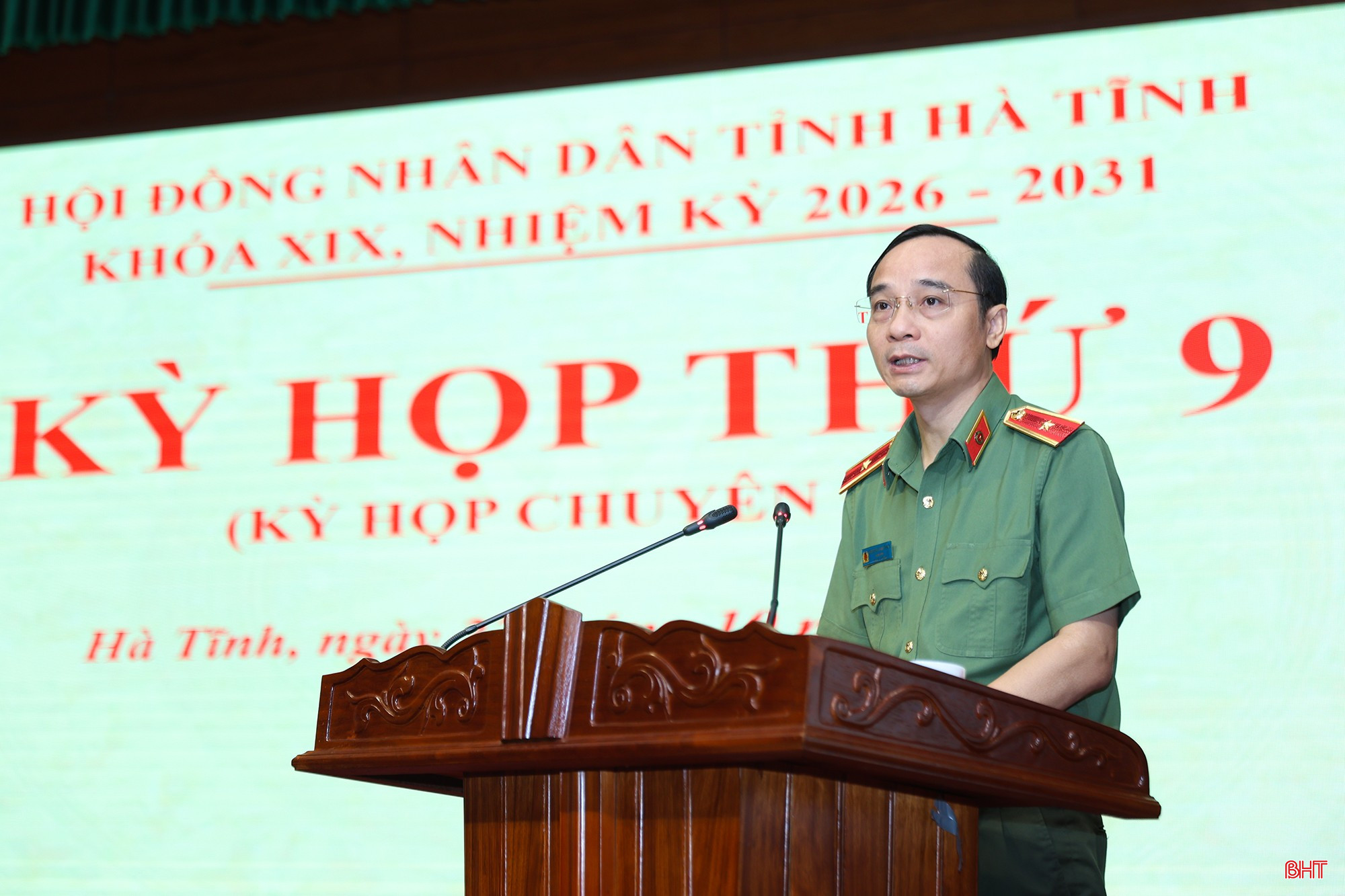 Đồng chí Nguyễn Xuân Thao - Ủy viên BTV Tỉnh ủy, Giám đốc Công an tỉnh báo cáo tờ trình.