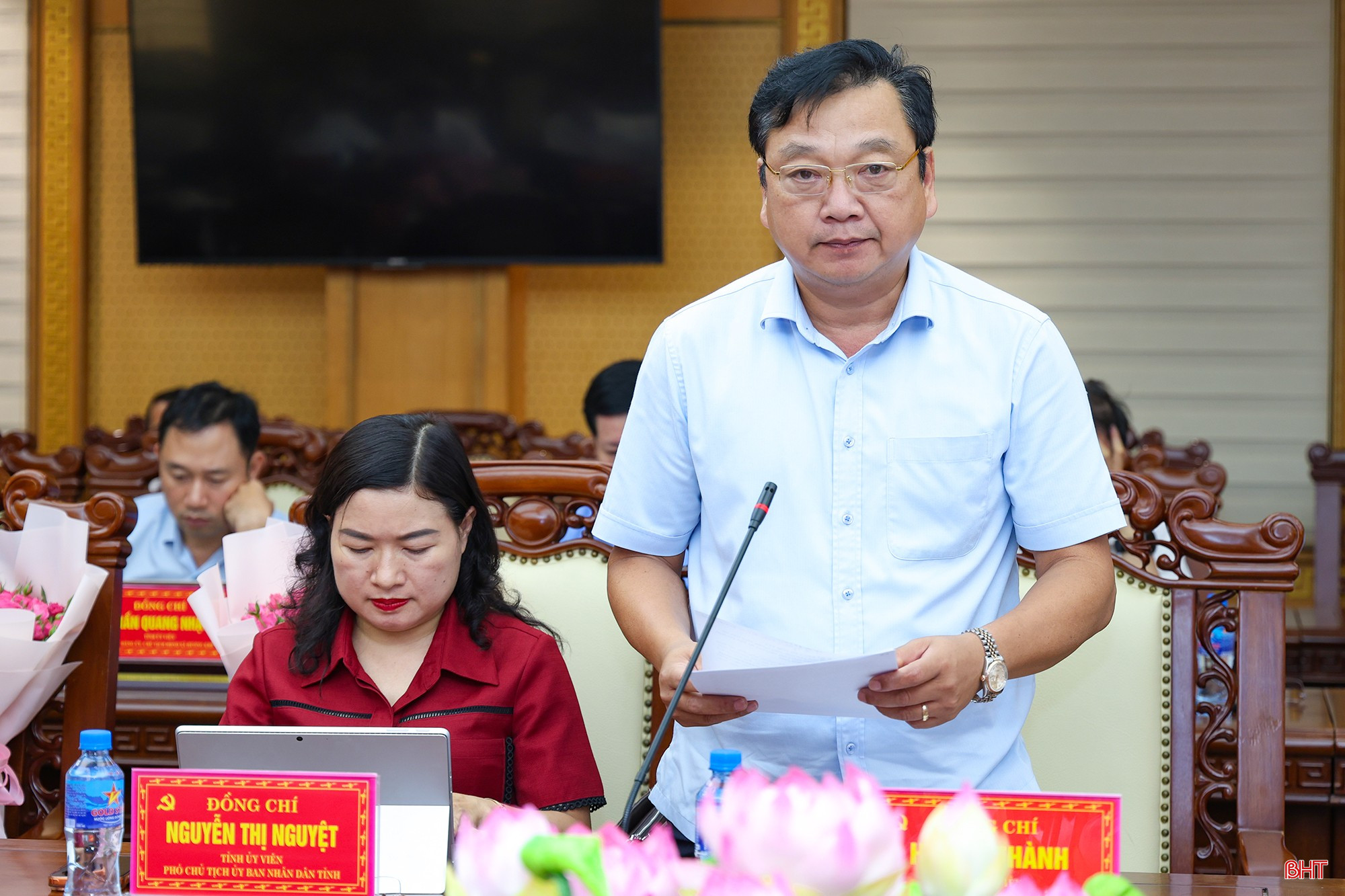Đồng chí Hồ Huy Thành - Phó Chủ tịch UBND tỉnh báo cáo các nội dung liên quan.