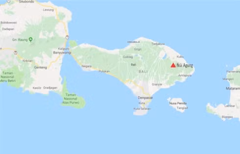 Núi lửa trên đảo du lịch Bali -Indonesia bất ngờ “thức giấc”