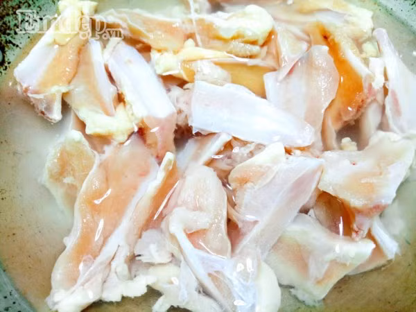 “Chảy nước miếng” với sụn gà rim nước mắm cay cay tuyệt ngon