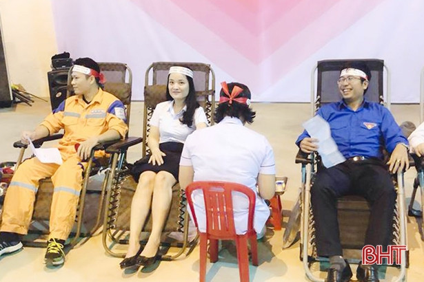 Cán bộ, nhân viên Điện lực Hà Tĩnh hiến 88 đơn vị máu