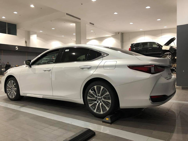 Lexus ES 250 sắp bán tại VN, giá 2,5 tỷ đồng hình ảnh 11  Lexus ES 250 sắp bán tại VN, giá 2,5 tỷ đồng