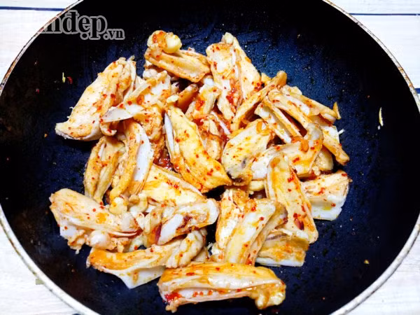 “Chảy nước miếng” với sụn gà rim nước mắm cay cay tuyệt ngon