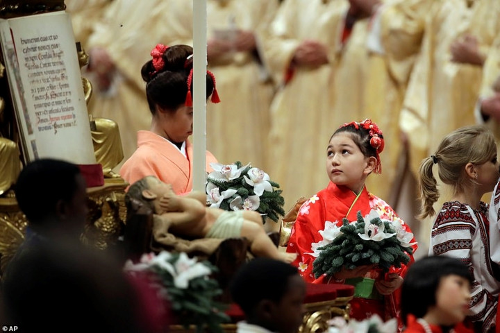 ảnh: giáo hoàng cử hành thánh lễ mừng chúa giáng sinh hình 8 Giáo hoàng cử hành thánh lễ mừng Chúa Giáng sinh