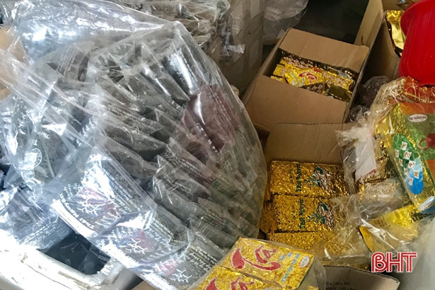Phát hiện hơn 1.000 gói trà xanh làm giả nhãn hiệu tại TX Hồng Lĩnh