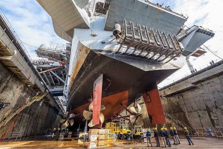 Cận cảnh tàu sân bay Nimitz của hải quân Mỹ được tu sửa trong xưởng