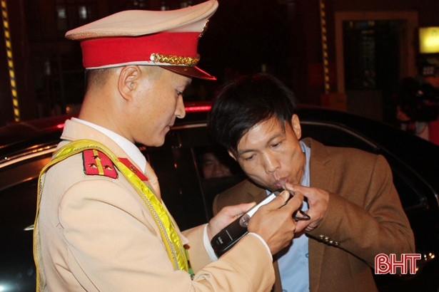 8 tài xế ô tô “thổi bay” 44,5 triệu đồng khi qua Can Lộc