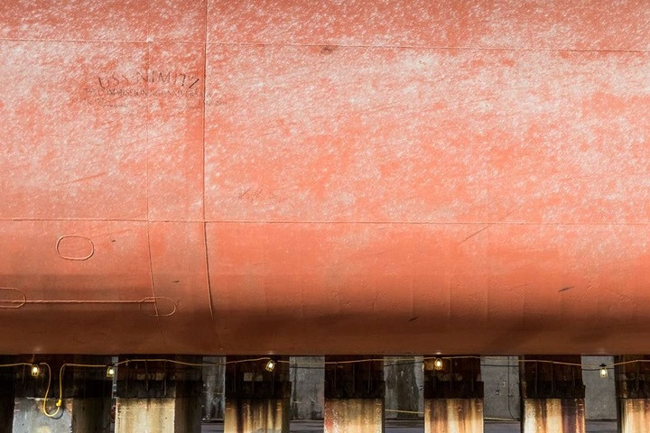 Cận cảnh tàu sân bay Nimitz của hải quân Mỹ được tu sửa trong xưởng