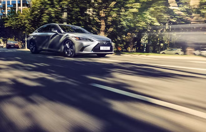Lexus ES 250 sắp bán tại VN, giá 2,5 tỷ đồng