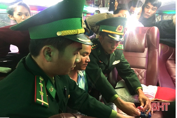 Sang Lào mua 506 viên hồng phiến về... “chơi”!