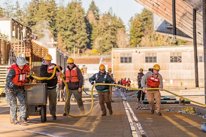 Cận cảnh tàu sân bay Nimitz của hải quân Mỹ được tu sửa trong xưởng