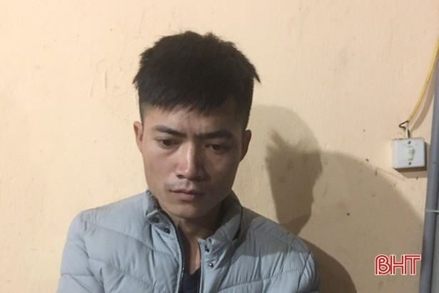 Truy nã 2 bị can cùng thôn về tội đánh bạc