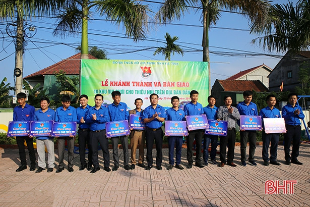 Tỉnh đoàn Hà Tĩnh hỗ trợ lắp đặt 10 khu vui chơi trẻ em