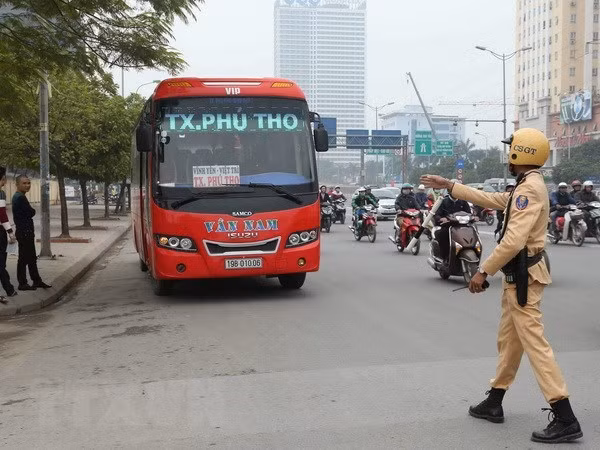 Công bố đường dây nóng phản ánh xe nhồi nhét, chặt chém giá vé dịp Tết