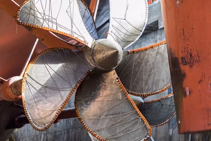 Cận cảnh tàu sân bay Nimitz của hải quân Mỹ được tu sửa trong xưởng