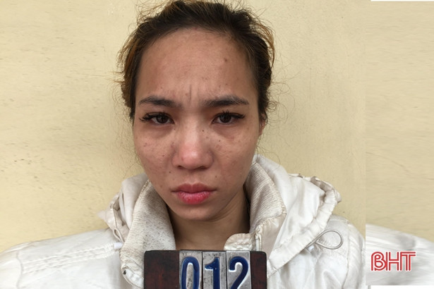 Bắt tại trận nữ 9X bán ma túy cho con nghiện