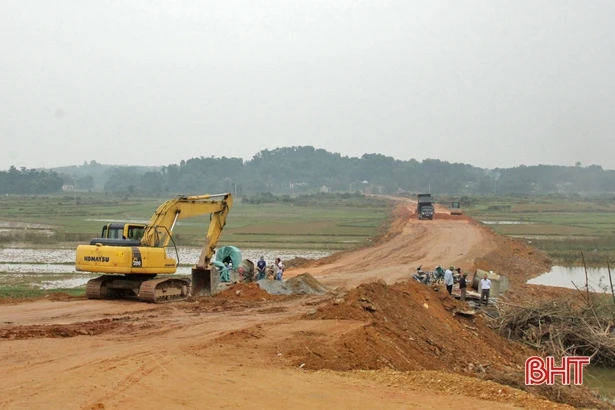 Nhức nhối nạn đất lậu, cát “tặc” ở Hương Khê ...