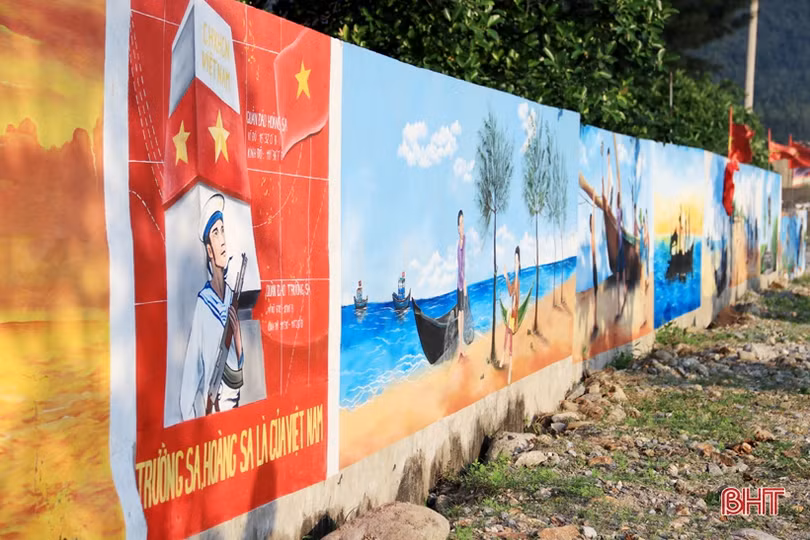 Khánh thành công trình bích họa đầu tiên ở TX Kỳ Anh