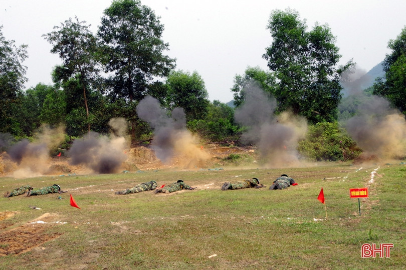 Chiến sỹ mới biên phòng tự tin vượt qua “3 tiếng nổ