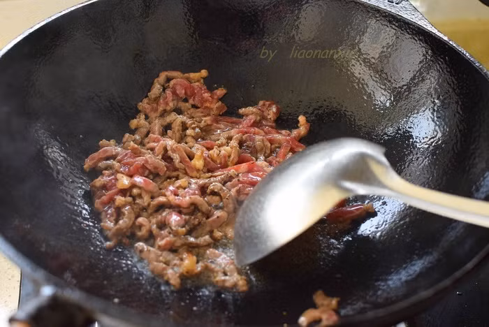 Thịt bò xào với 2 nguyên liệu này thì thơm ngon không chê được