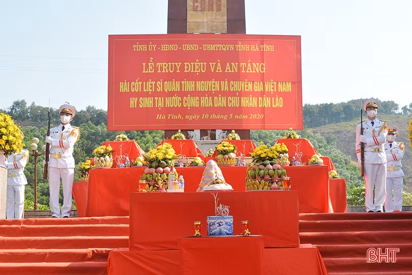 Hà Tĩnh tổ chức trọng thể lễ truy điệu, an táng hài cốt liệt sỹ Việt Nam hy sinh tại Lào
