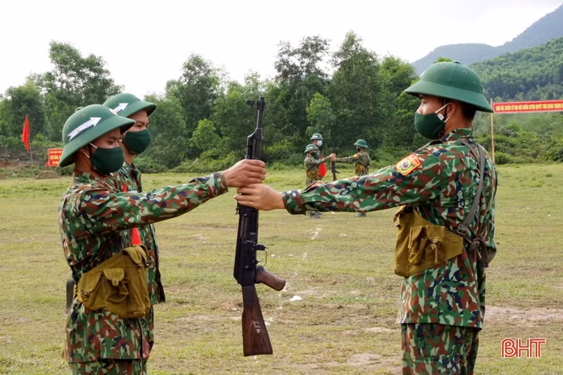 Chiến sỹ mới biên phòng tự tin vượt qua “3 tiếng nổ