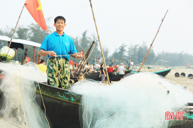 Hải sản đa dạng và được giá, ngư dân Nghi Xuân thêm vui