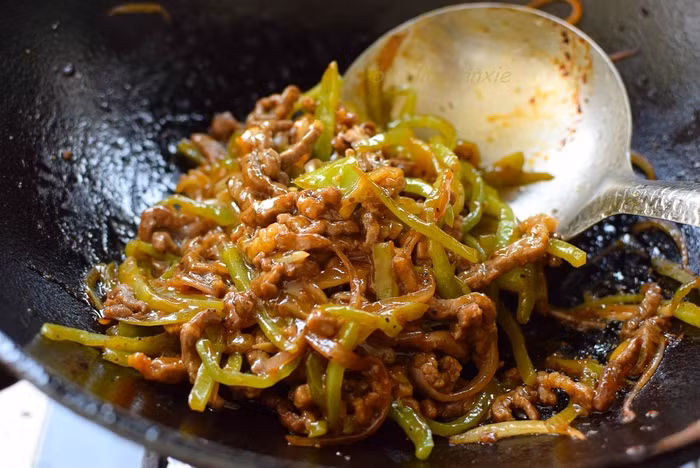 Thịt bò xào với 2 nguyên liệu này thì thơm ngon không chê được