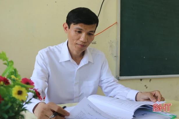 Người thầy tận tâm với học sinh vùng biển Hà Tĩnh