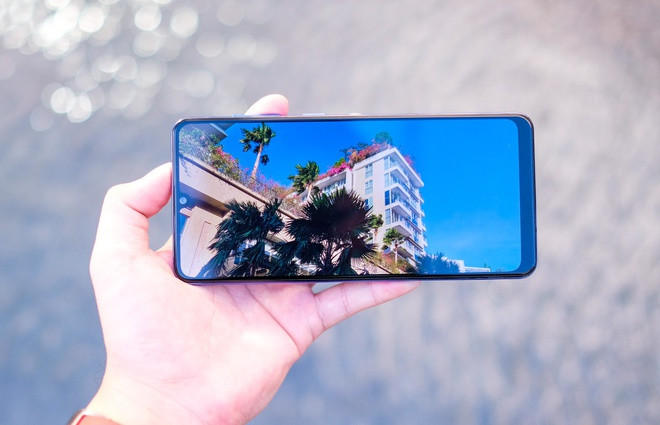 Nhiều smartphone chính hãng giảm giá đầu tháng 5