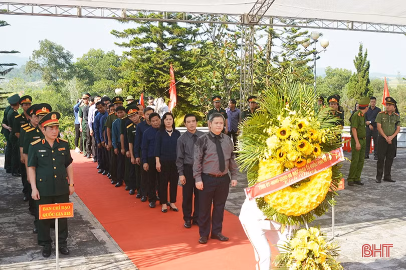 Hà Tĩnh tổ chức trọng thể lễ truy điệu, an táng hài cốt liệt sỹ Việt Nam hy sinh tại Lào