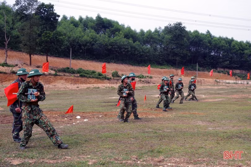 Chiến sỹ mới biên phòng tự tin vượt qua “3 tiếng nổ