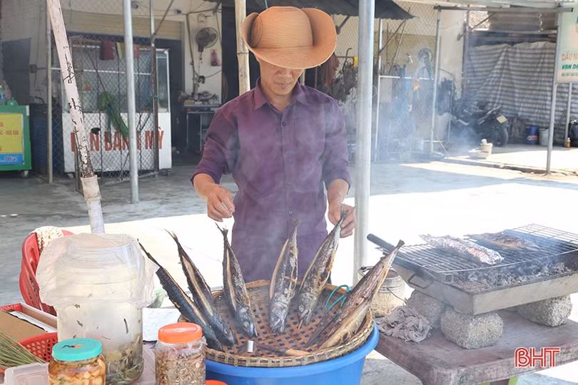 Việc “kéo” người, lao động Hà Tĩnh phơi mình dưới nắng 