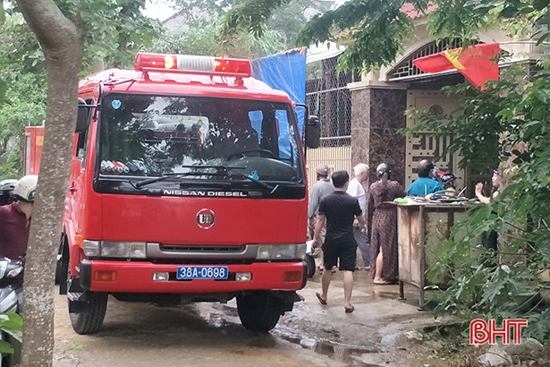 Cháy nhà gỗ 3 gian ở Hương Khê