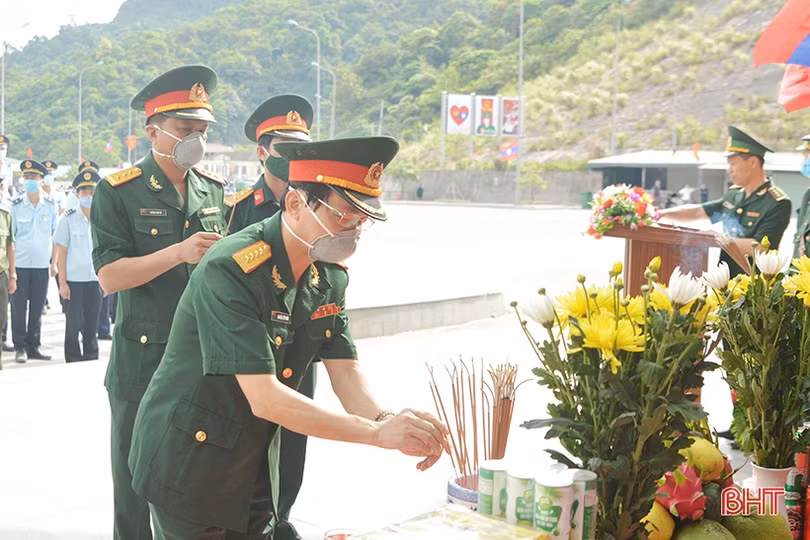 Hà Tĩnh tổ chức đón hài cốt liệt sỹ quân tình nguyện và chuyên gia Việt Nam hy sinh tại Lào về nước