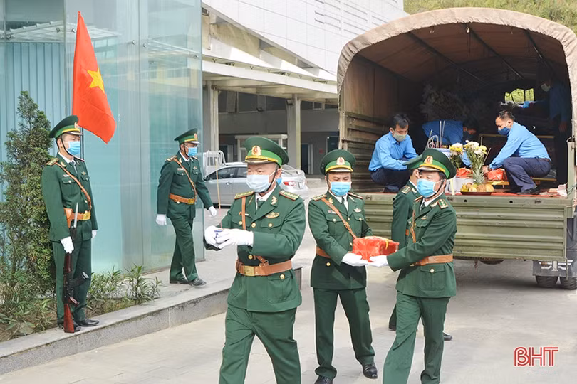 Hà Tĩnh tổ chức đón hài cốt liệt sỹ quân tình nguyện và chuyên gia Việt Nam hy sinh tại Lào về nước