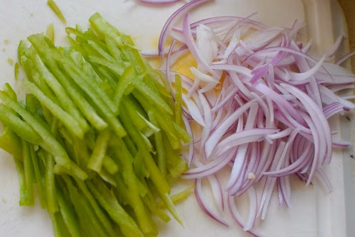 Thịt bò xào với 2 nguyên liệu này thì thơm ngon không chê được