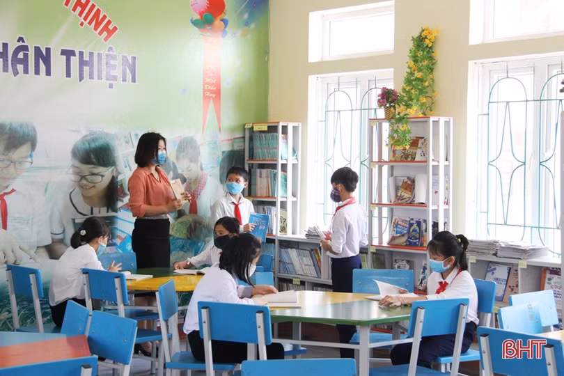 Khu vườn trường rực rỡ sắc hoa ở Hà Tĩnh