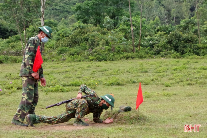 Chiến sỹ mới biên phòng tự tin vượt qua “3 tiếng nổ