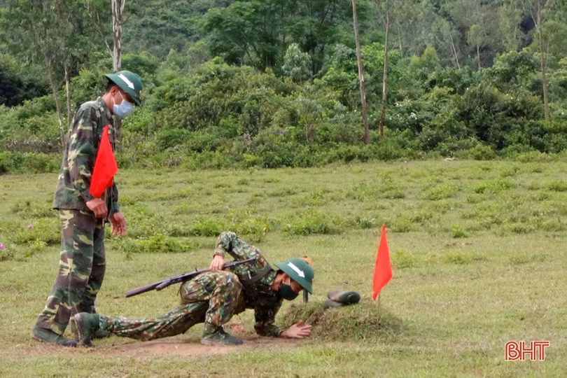 Chiến sỹ mới biên phòng tự tin vượt qua “3 tiếng nổ
