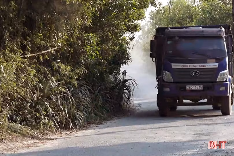 10 năm sống chung với “bão bụi” từ xe chở đá