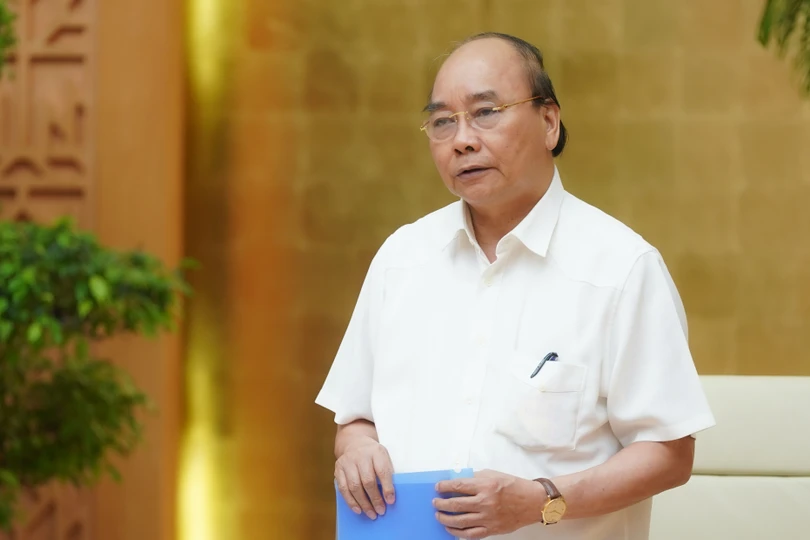 Thủ tướng Nguyễn Xuân Phúc: Xác lập tình trạng bình thường mới trong cuộc sống và các hoạt động kinh tế-xã hội. Ảnh: VGP/Quang Hiếu Thủ tướng: Cho phép mở lại các dịch vụ không thiết yếu, trừ vũ trường và karaoke