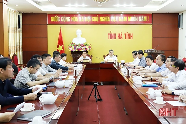 Lãnh đạo Hà Tĩnh dự hội nghị Thủ tướng với doanh nghiệp về phục hồi nền kinh tế